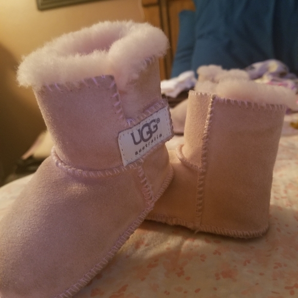 Uggs - Picture 3 of 4